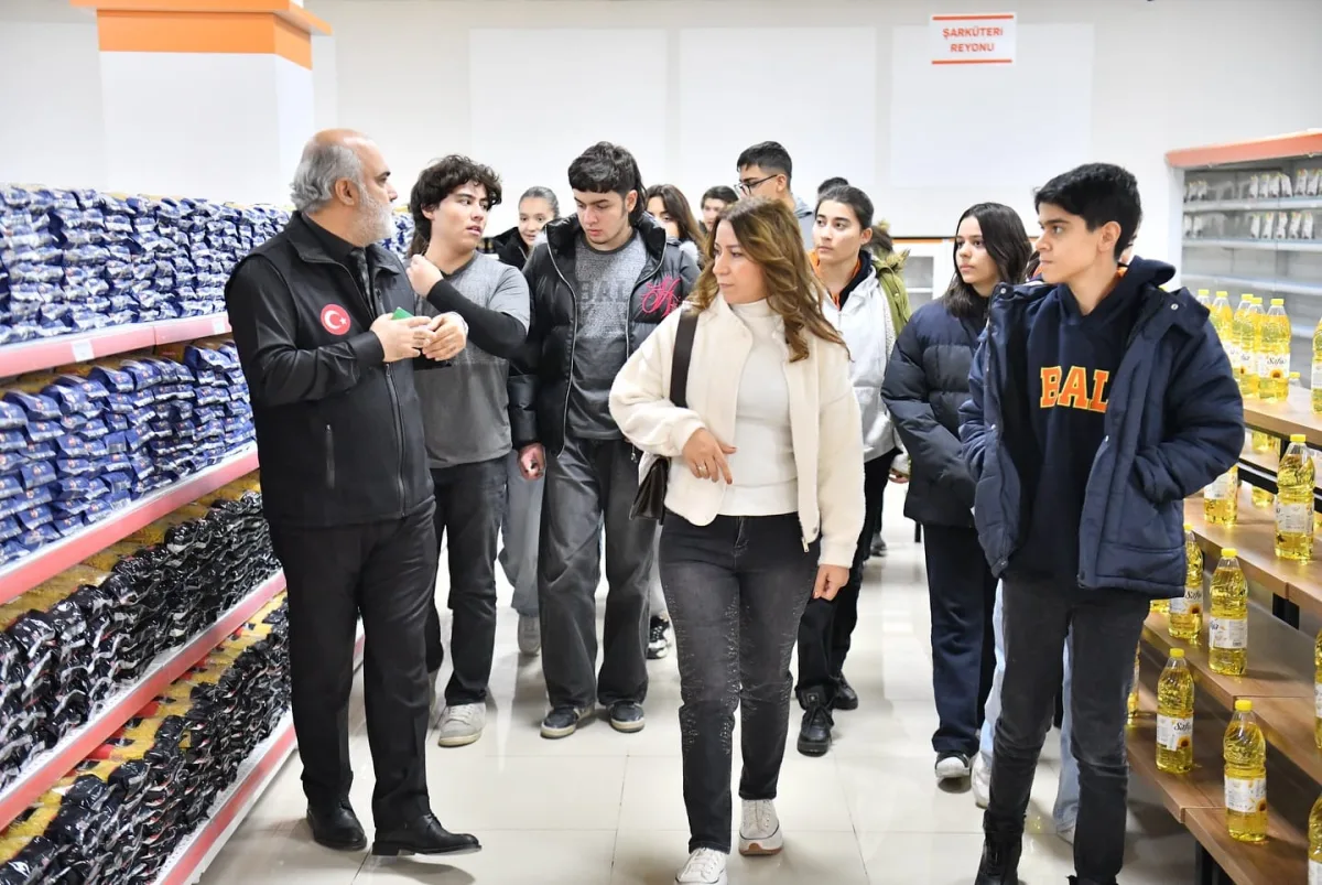 “İyilik Elçisi” Projesi Gençlere Yardımlaşma ve Tarih Bilinci Aşılıyor