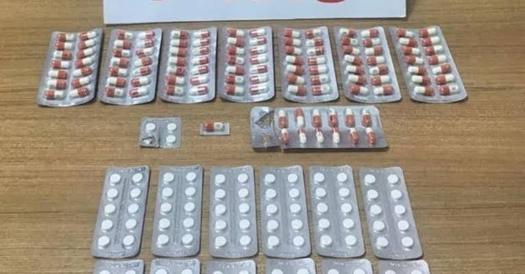 77 Sentetik Ecza Hapı ve 18 Gram Metamfetamin Ele Geçirildi