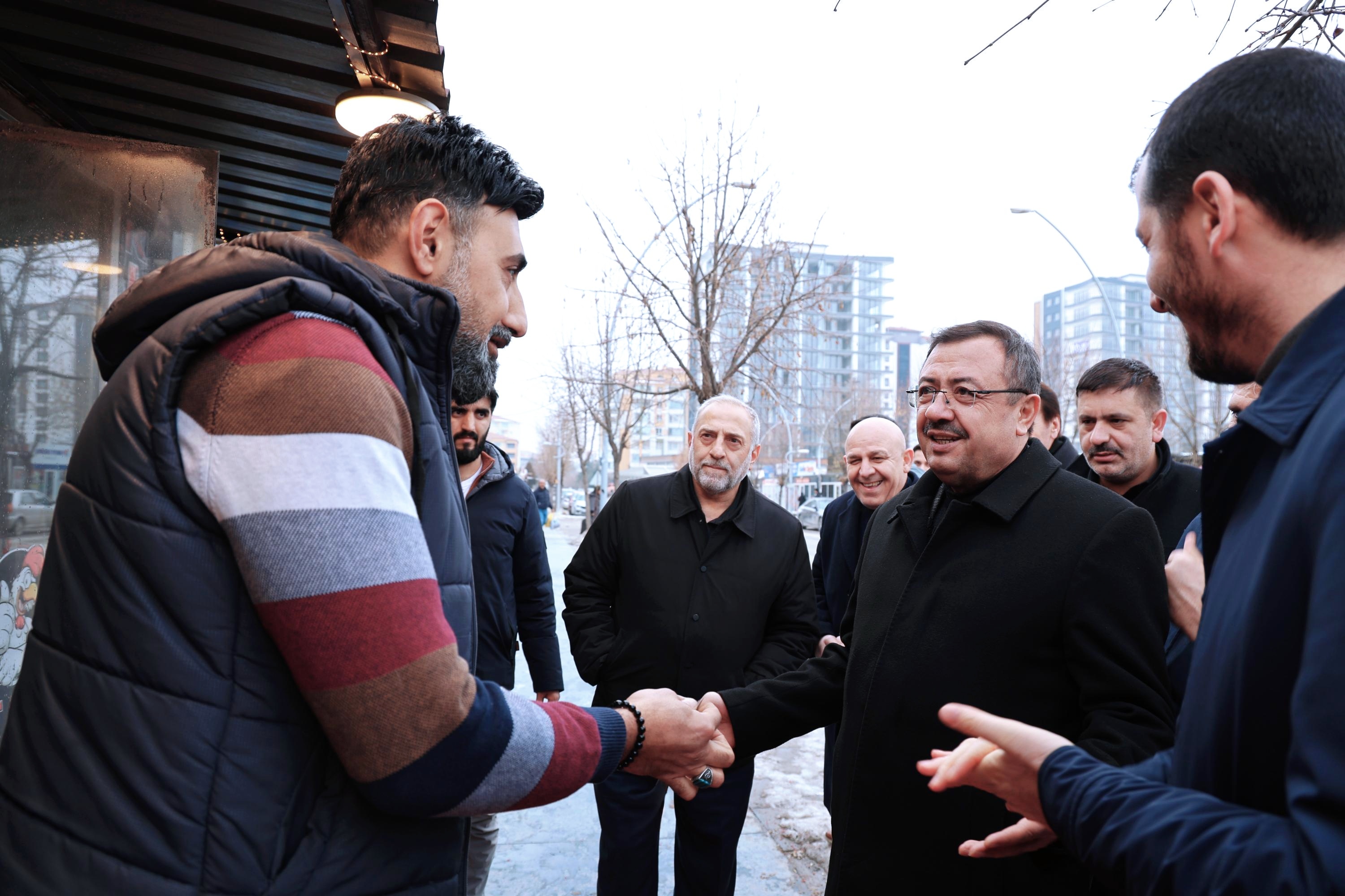 AK Parti Malatya İl Başkanı Ali Bakan Fahri Kayahan’daki Konteyner Esnaflarını Ziyaret Etti