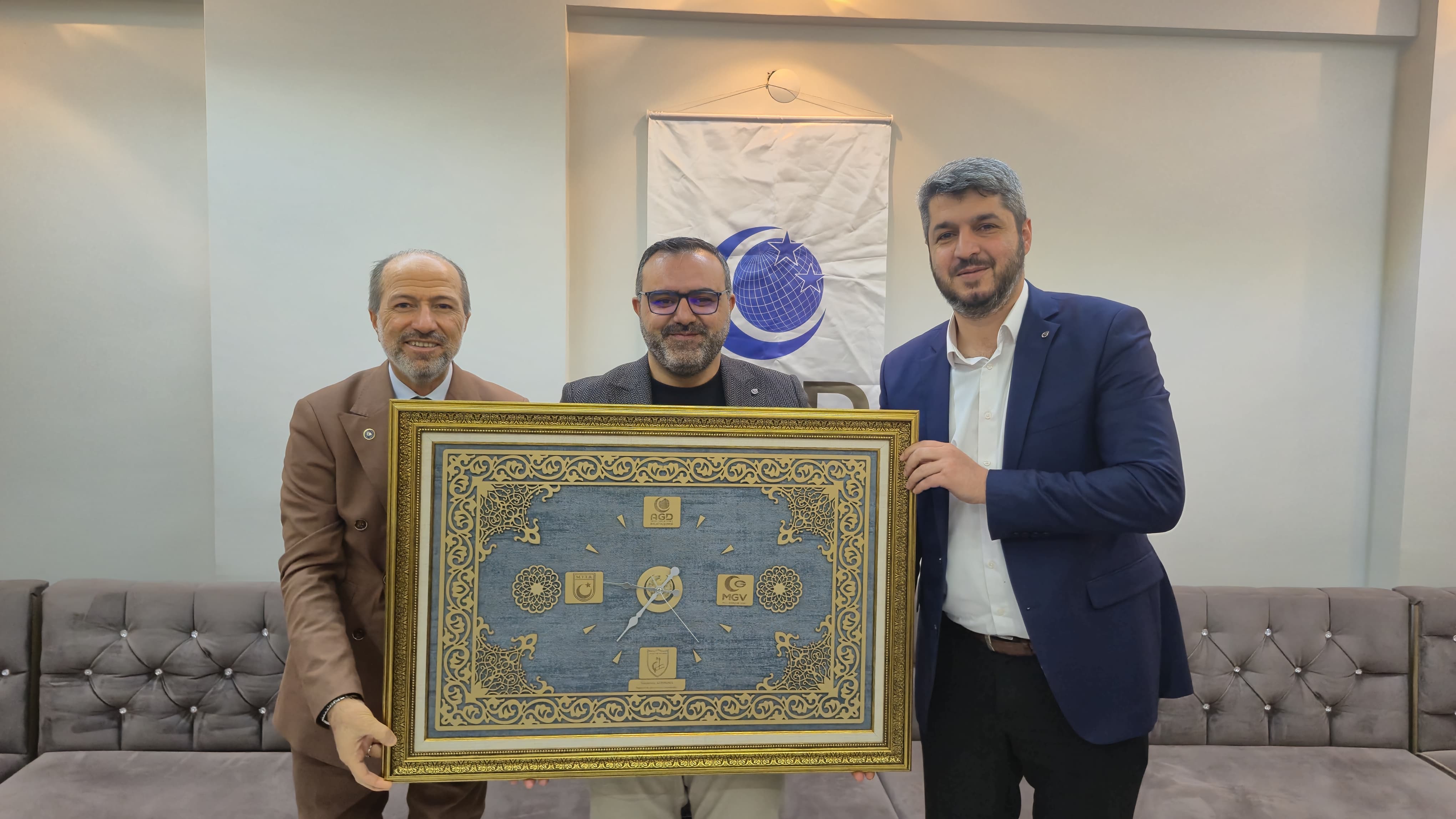 Anadolu Gençlik Derneği Malatya Şubesi’nde Bayrak Değişimi