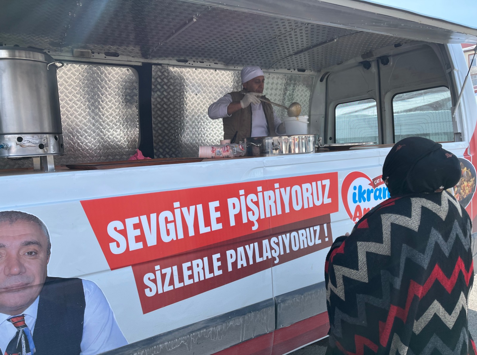 Çat Belediyesi’nden gönüllere dokunan hizmet, Mobil ikram aracı yola çıktı.