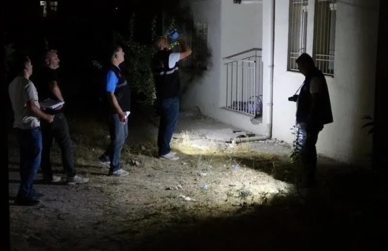 Dengesini Kaybeden Genç Kız Pencereden Düştü