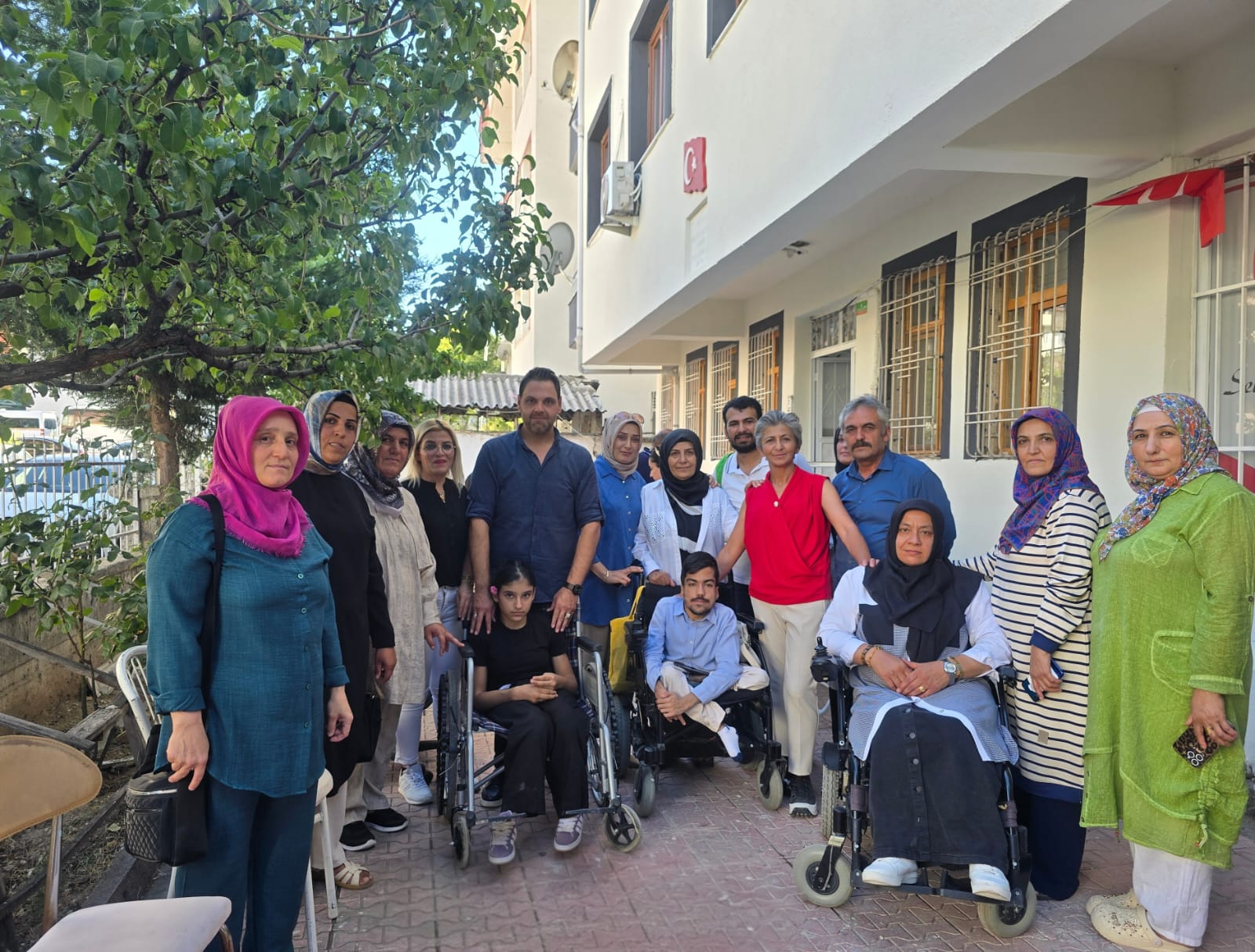 Güler Başkan'dan Engelli Bireylere Aşure İkramı