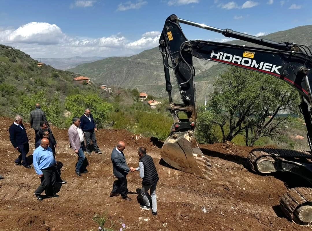 Kale'de Yol Açma Çalışmaları Hızla Devam Ediyor