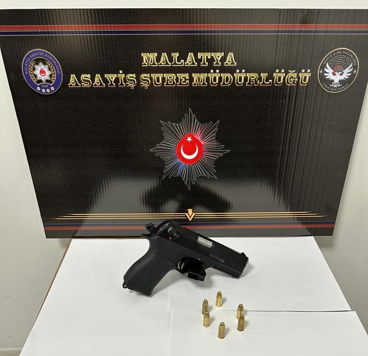 Polis bir kişiyi silahla yaralayan şüpheliyi yakaladı