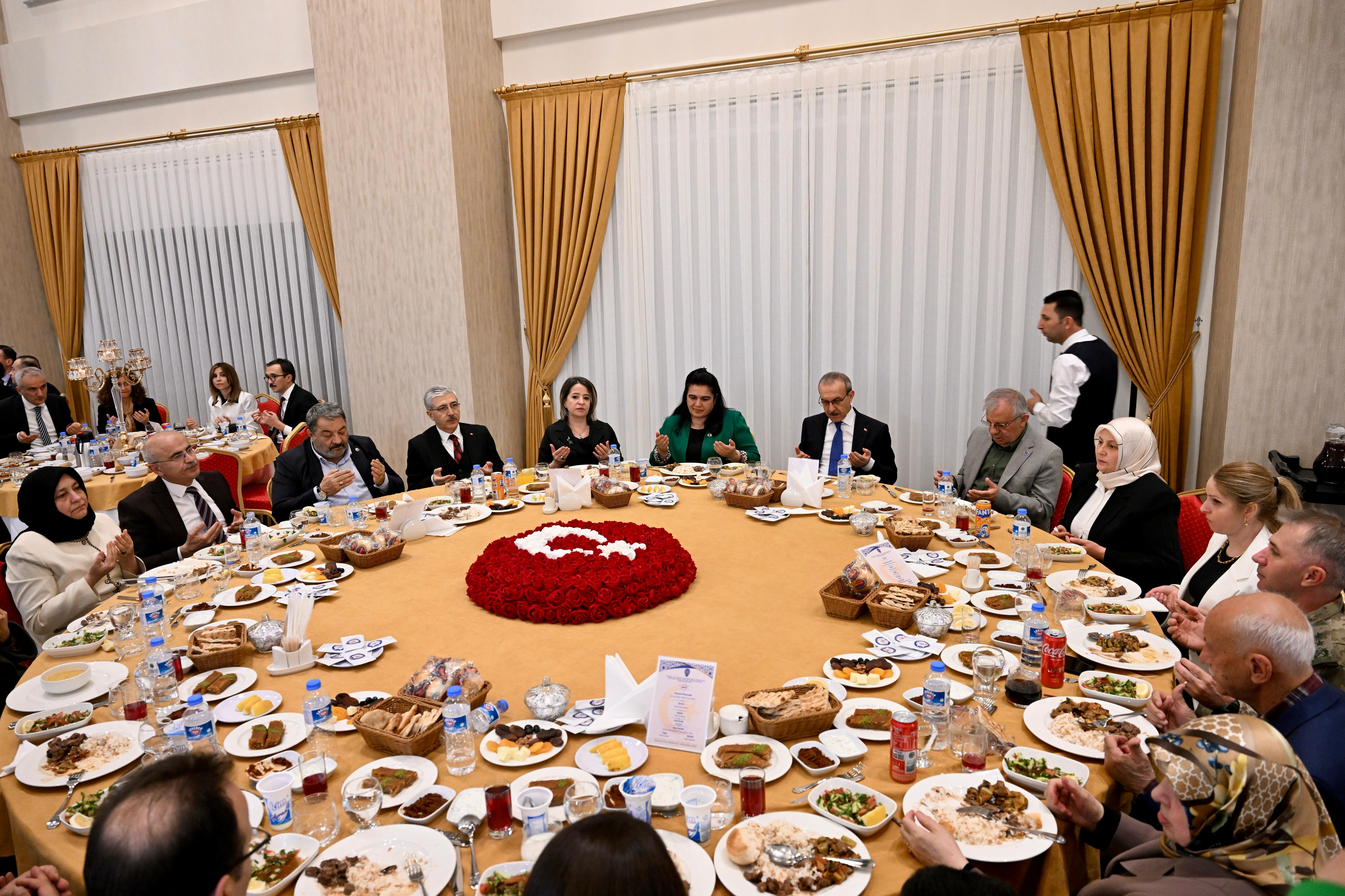 “Şehitler Ölmez, Vatan Bölünmez”