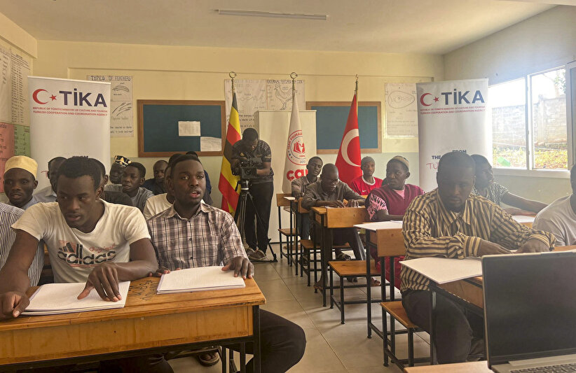 Uganda'da görme engelli Müslümanlara İncil dayatılıyordu Türkler Kur'an götürdü