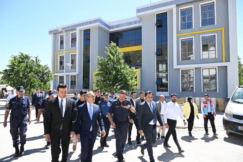 Vali Seddar Yavuz Kuluncak İlçesinde İncelemelerde Bulundu