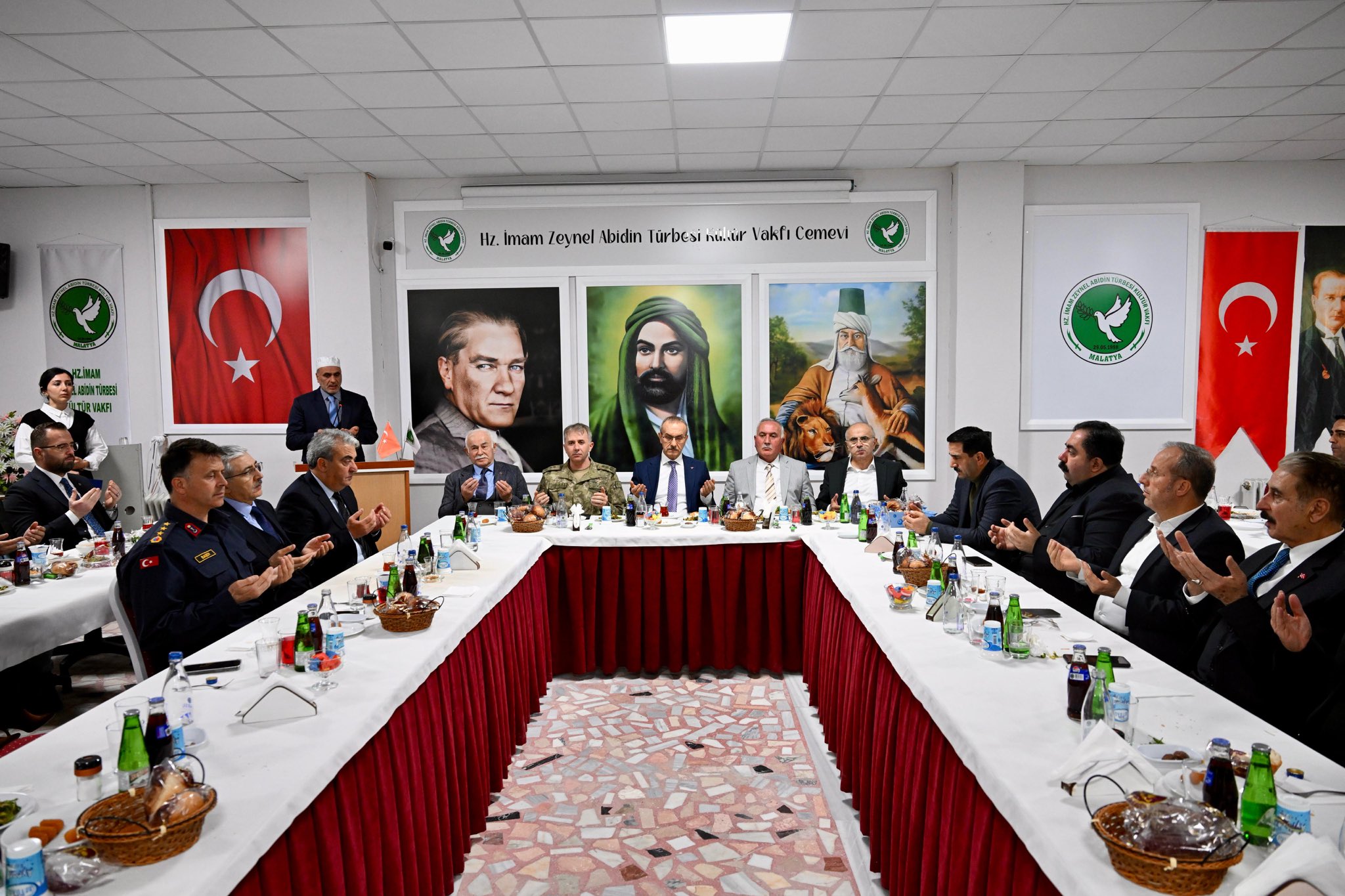 Zeynel Abidin Vakfı’nda İftar Programı Düzenlendi