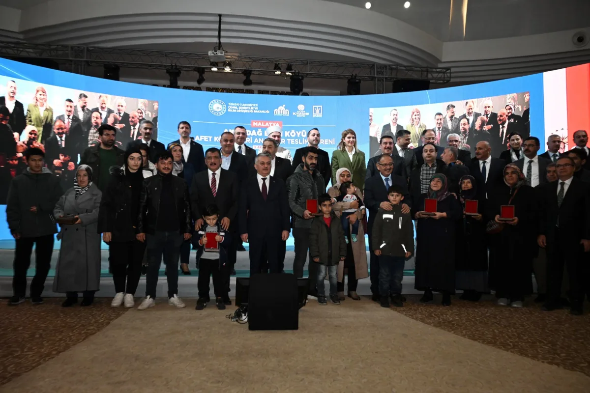 Afet Köy Evlerinin Anahtarları Sahiplerine Teslim Edilmeye Başlandı