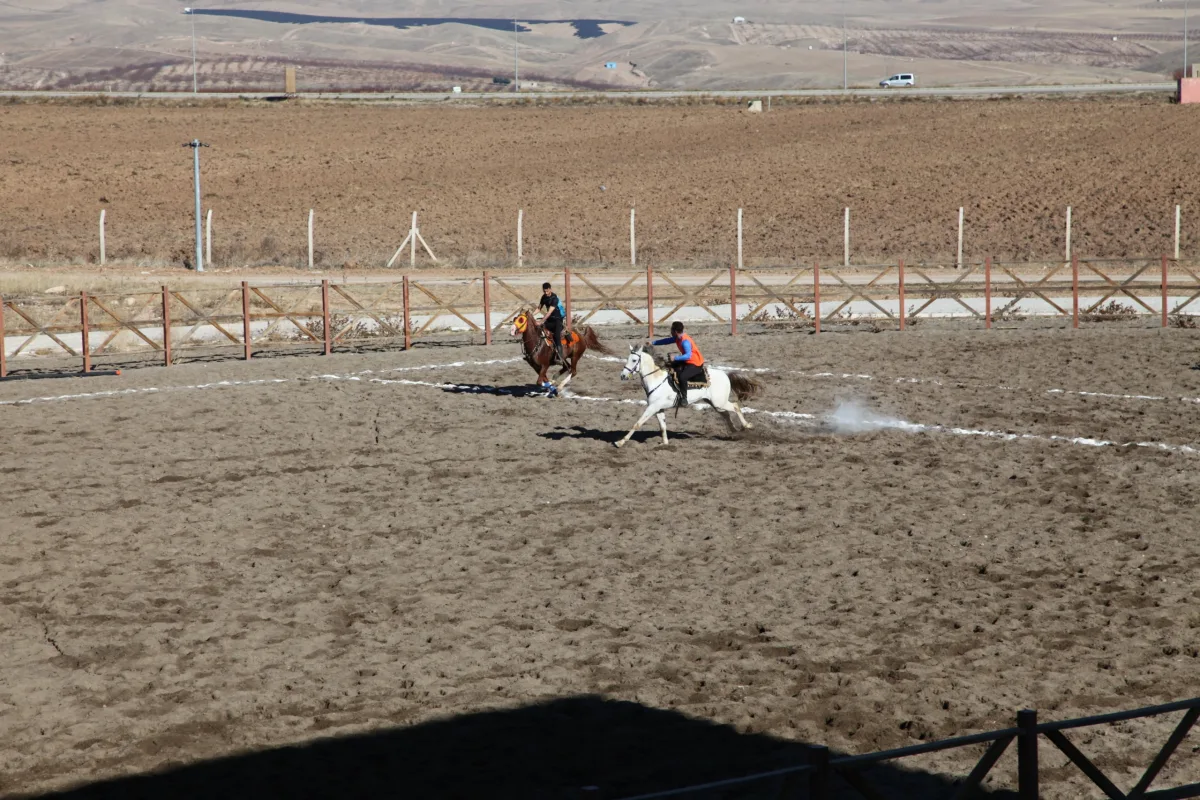 Yazıhan’da Ata Sporu Cirit Gelecek Nesillere Aktarılıyor